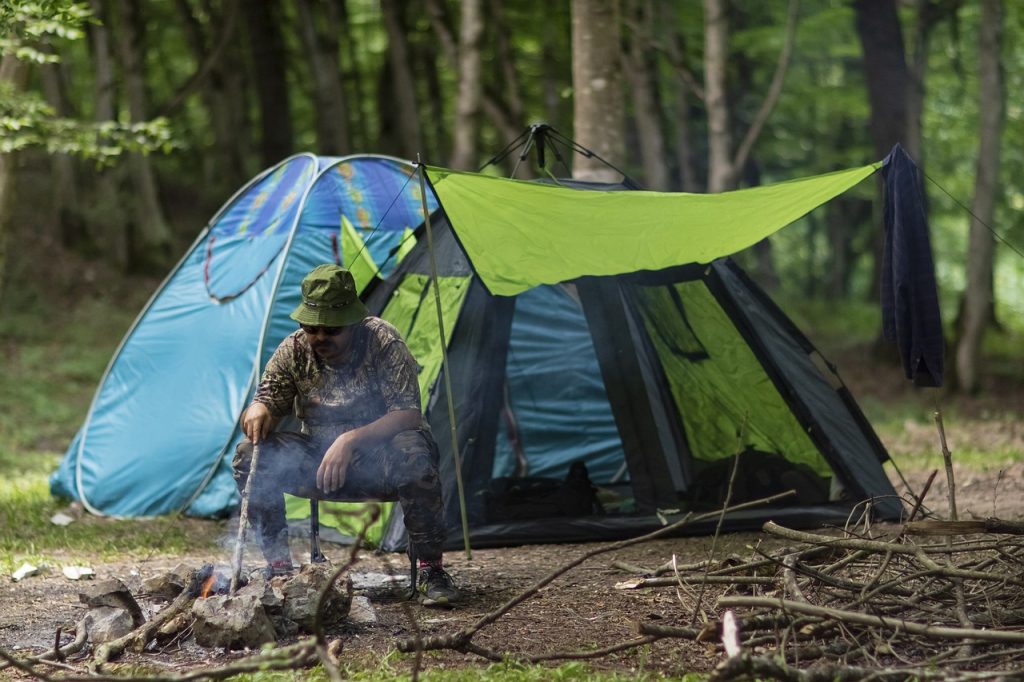 Camping im traum Deutung im Wald
