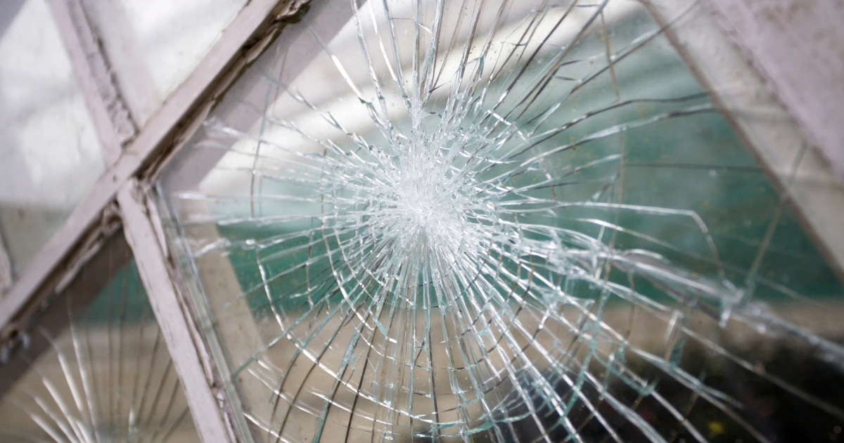 traumdeutung einbruch durchs fenster
